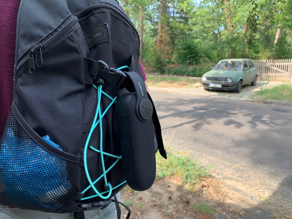 Der Soundcore Icon am Rucksack