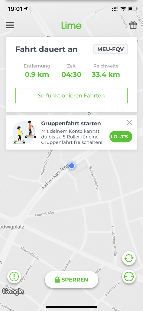 E-Scooter-Fahrt per App starten.