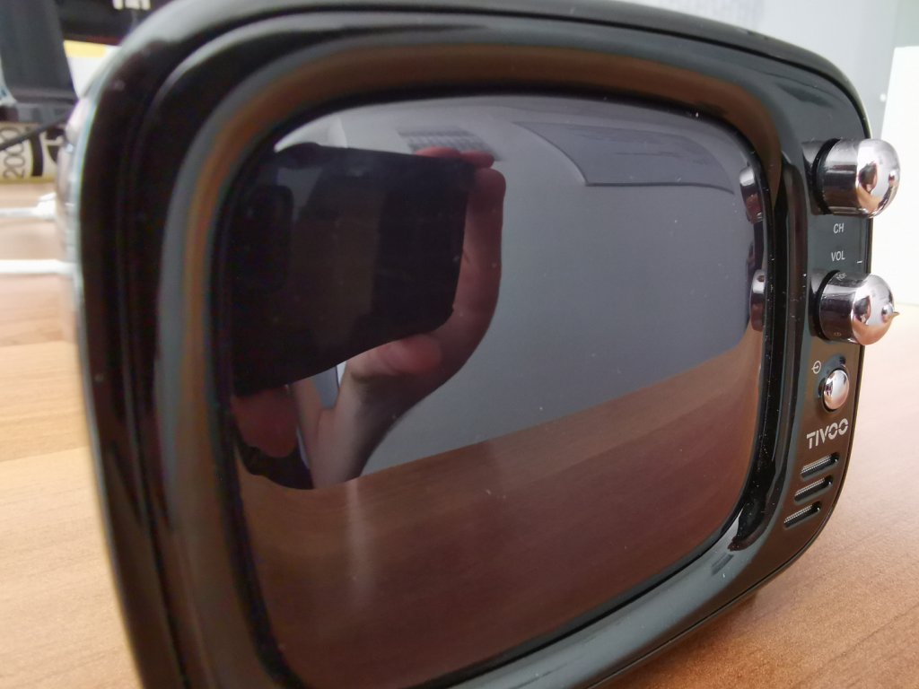Seitliche Ansicht des Divoom Tivoo