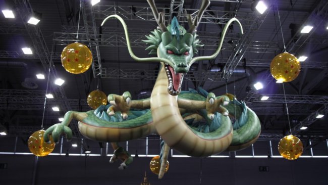Shenlong-Figur auf der Gamescom / Image by Lisa Kneidl