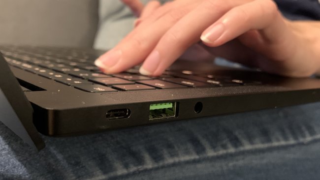 razer-blade-stealth-anschlüsse-links