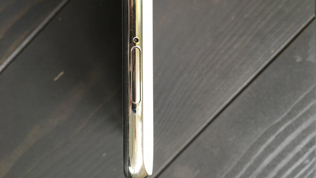 Der SIM-kartenschlitz des GS290 / Image by Moritz Stoll