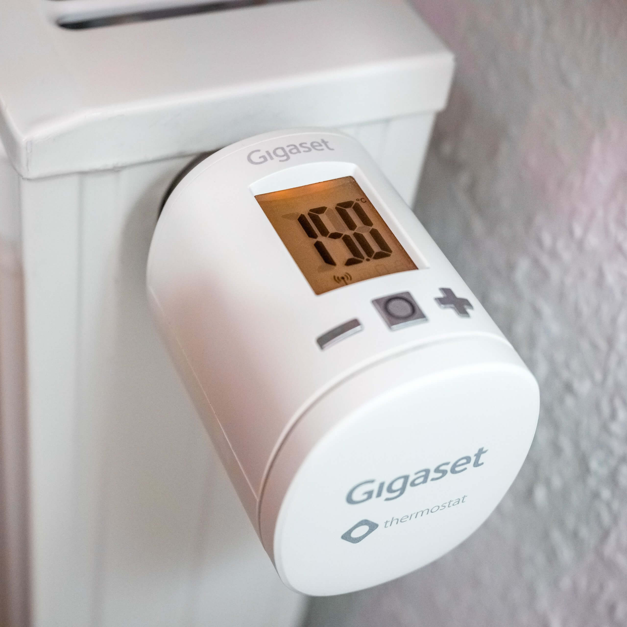 Gigaset Smart Thermostat im Test am Heizkörper