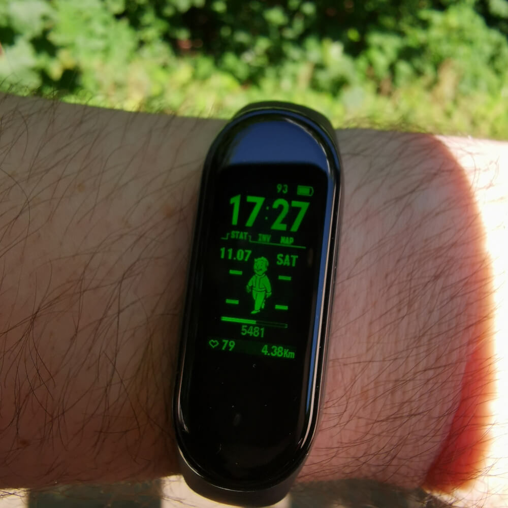 Pip-Boy Design auf dem Fitness Tracker