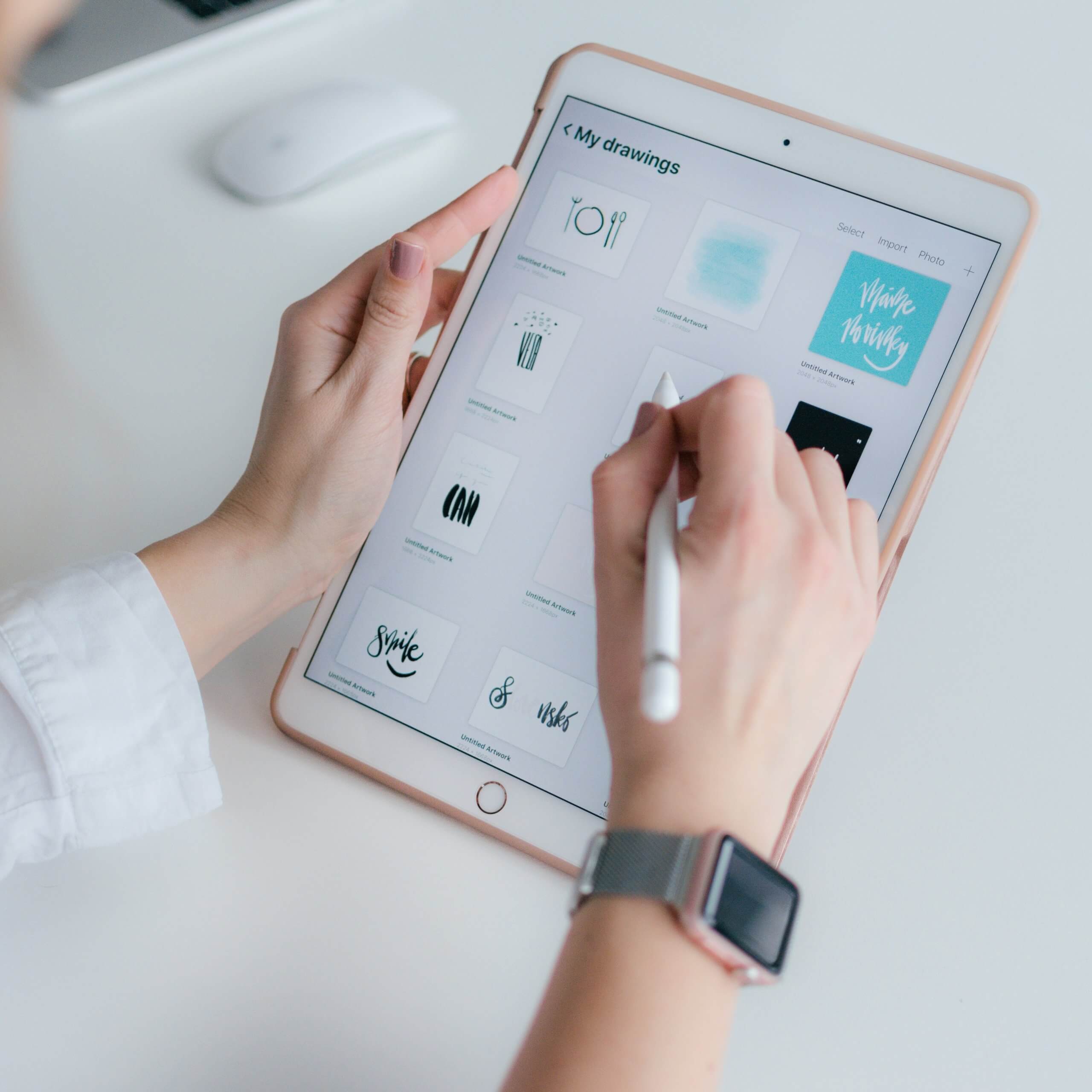 iPad Titelbild von Marek Levak via Unsplash