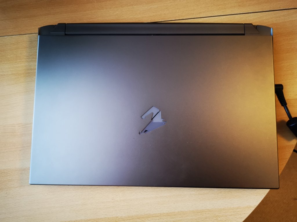 Außenansicht des Gaming-Laptops