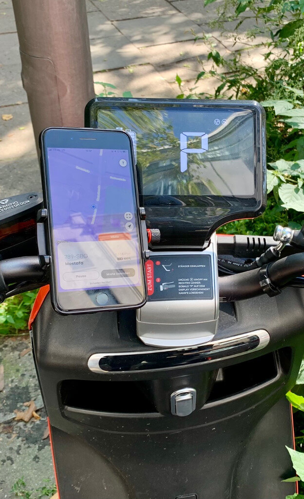 Emmy Cockpit mit Smartphone Halterung