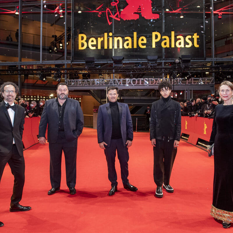 Die Festivalleitung und andere auf dem roten Teppich