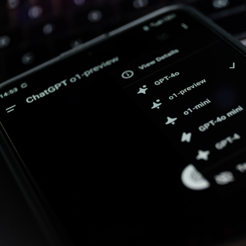 Auswahlmöglichkeiten für das neue OpenAI o1-Modell auf einem Smartphone.