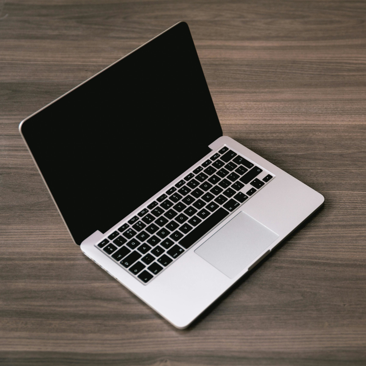 Laptop auf Schreibtisch