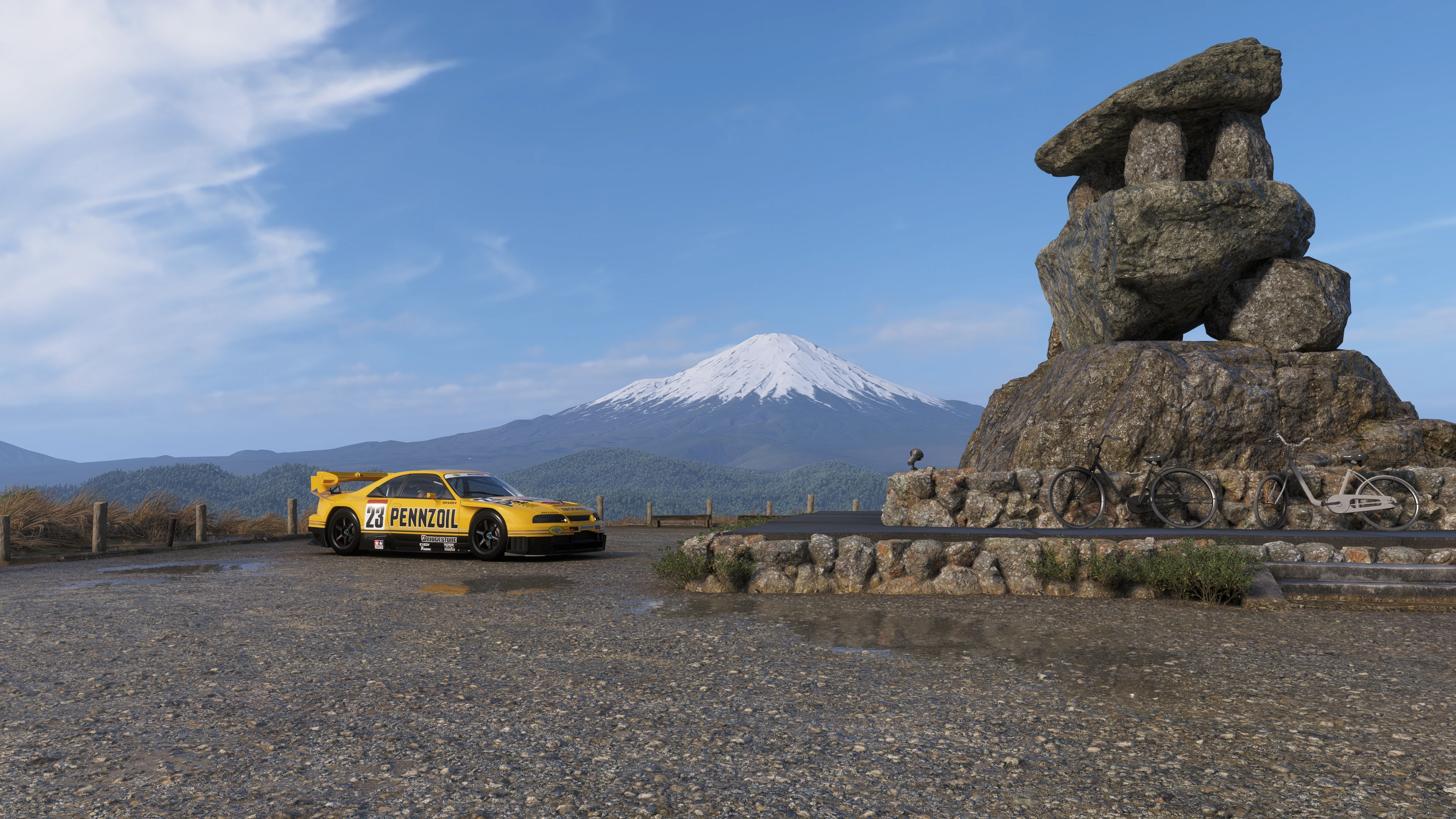 Blick in Forza Horizon 6 in einem idyllischen Parkplatz zum Berg Fuji.